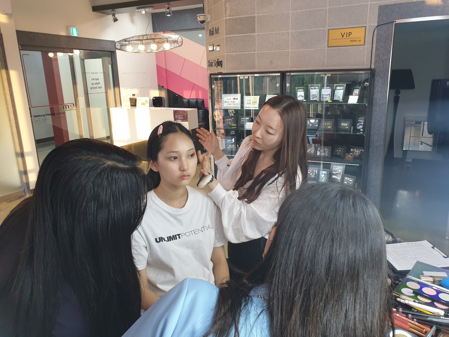 제작 샘플인 미용학원 홈페이지의 교육 현장
